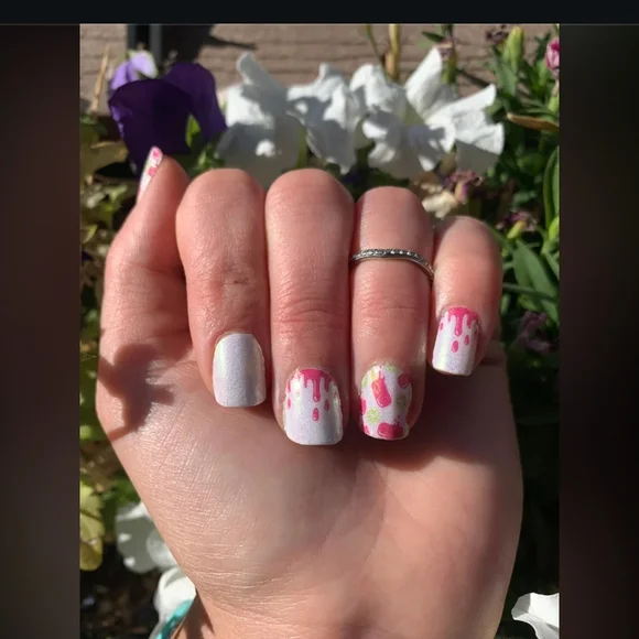 Color Street Pop It Like It's Hot Nail Strips - Picture 3 of 8